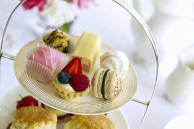 Afternoon tea med et utvalg av kaker